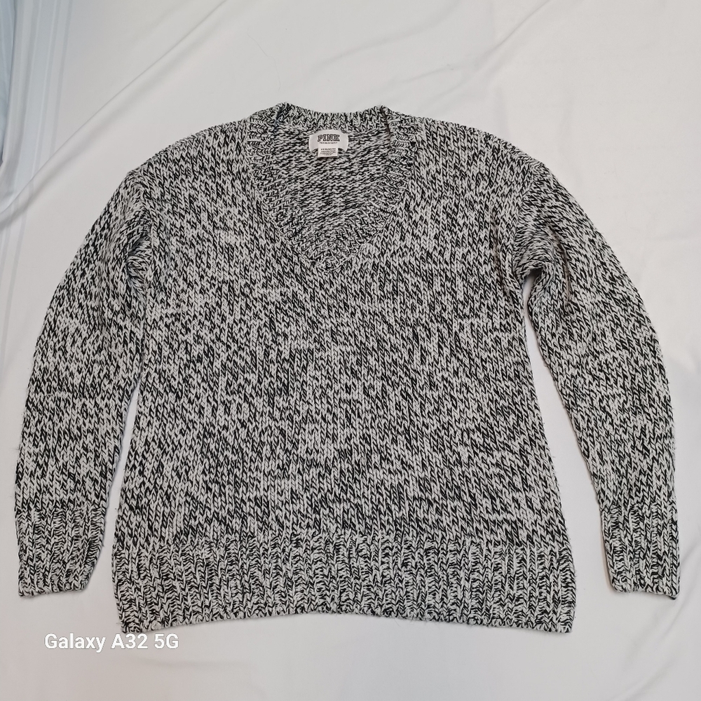 Victoria's Secret Women Size S Black and White V-Neck Sweater - Picture 3 of 13